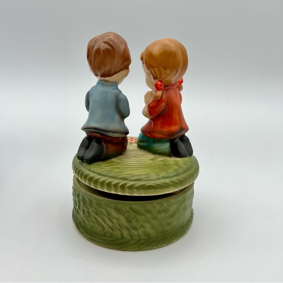 Sankyo Praying Children Rotating Music Box Plays Go To Sleep Kneeling Boy & Girl - Picture 5 of 10